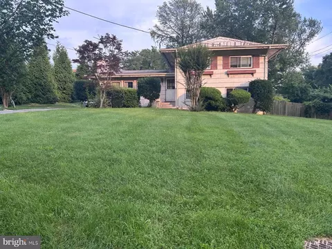11135 Lockwood Dr, Silver Spring, MD 20901 photo 2