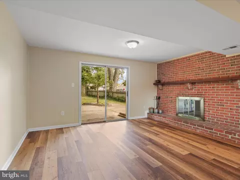 Living - 15415 Good Hope Rd, Silver Spring, MD 20905 photo 8 of 10