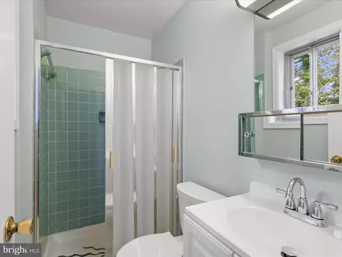 Bath - 15415 Good Hope Rd, Silver Spring, MD 20905 photo 1 of 3