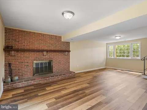 Living - 15415 Good Hope Rd, Silver Spring, MD 20905 photo 10 of 10