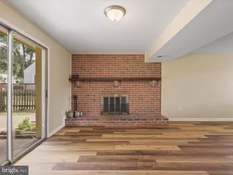 Living - 15415 Good Hope Rd, Silver Spring, MD 20905 photo 9 of 10