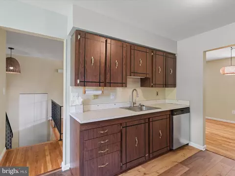 Entry Way - 15415 Good Hope Rd, Silver Spring, MD 20905 photo 2 of 4