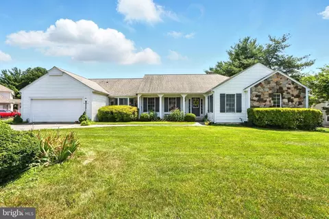 16235 Deer Lake Rd, Rockville, MD 20855