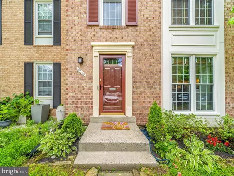 10060 Maple Leaf Dr, Montgomery Village, MD 20886 photo 2