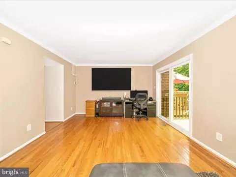 10060 Maple Leaf Dr, Montgomery Village, MD 20886 photo 10