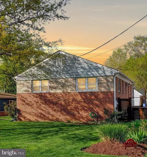 4505 Clearbrook Ln, Kensington, MD 20895