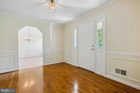2408 Laurelwood Ter, Silver Spring, MD 20905 photo 4