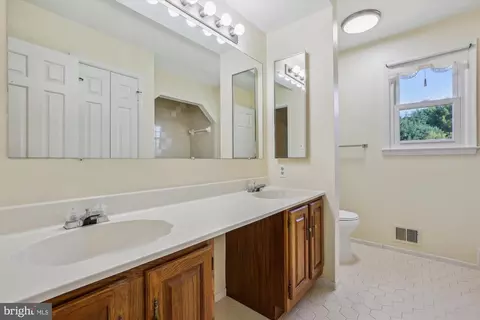 2408 Laurelwood Ter, Silver Spring, MD 20905 photo 25
