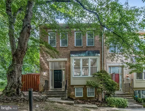 4984 Cloister Dr, Rockville, MD 20852