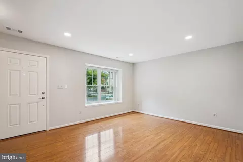 10 Suncroft Ct, Silver Spring, MD 20904 photo 4
