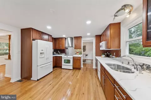 1305 Cavendish Dr, Silver Spring, MD 20905 photo 10