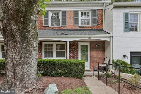 782 Azalea Dr #15-782, Rockville, MD 20850