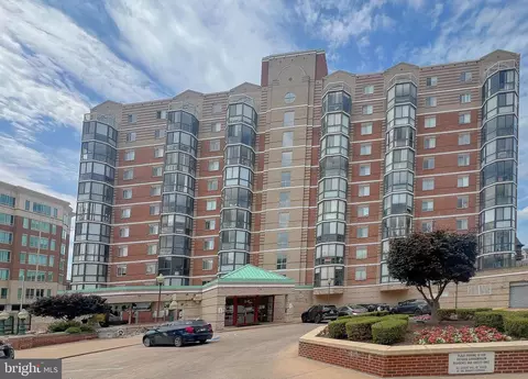 24 Courthouse Sq #408, Rockville, MD 20850