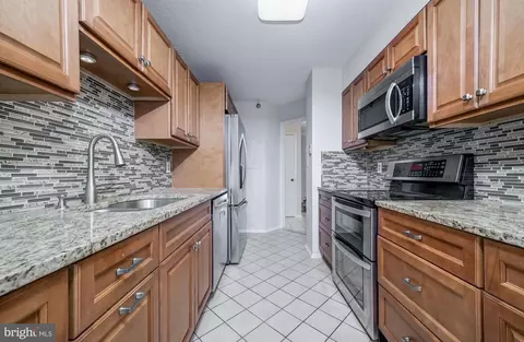 Kitchen - 15100 Interlachen Dr #4-207, Silver Spring, MD 20906 photo 4 of 6