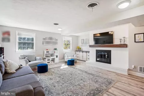 Living - 210 Burnt Mills Ave, Silver Spring, MD 20901 photo 2 of 2