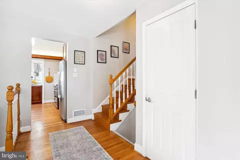 Entry Way - 210 Burnt Mills Ave, Silver Spring, MD 20901 photo 2 of 10