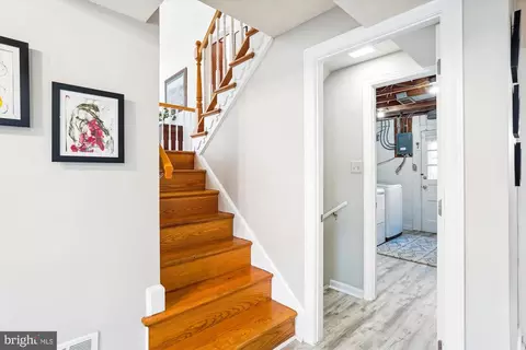 Entry Way - 210 Burnt Mills Ave, Silver Spring, MD 20901 photo 9 of 10