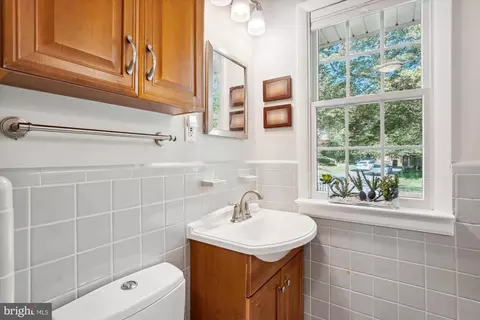 Bath - 210 Burnt Mills Ave, Silver Spring, MD 20901 photo 2 of 4