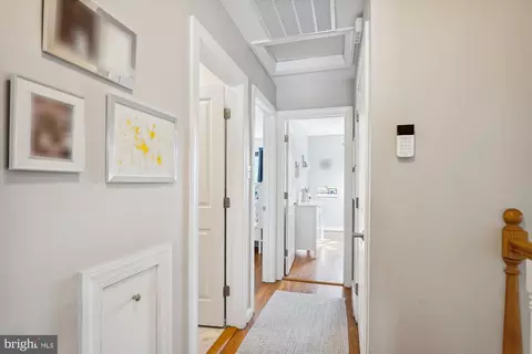 Entry Way - 210 Burnt Mills Ave, Silver Spring, MD 20901 photo 8 of 10