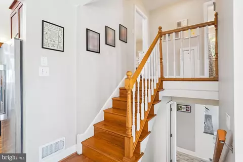 Entry Way - 210 Burnt Mills Ave, Silver Spring, MD 20901 photo 6 of 10