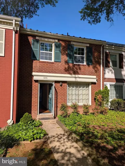 656 Azalea Dr #4-656, Rockville, MD 20850