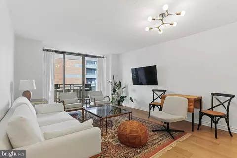 4801 Fairmont Ave #801, Bethesda, MD 20814