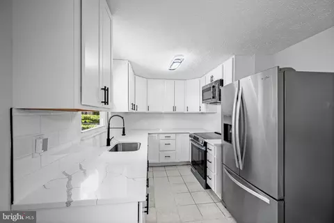 20 Farmcrest Ct, Silver Spring, MD 20905 photo 9
