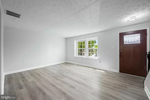 20 Farmcrest Ct, Silver Spring, MD 20905 photo 5