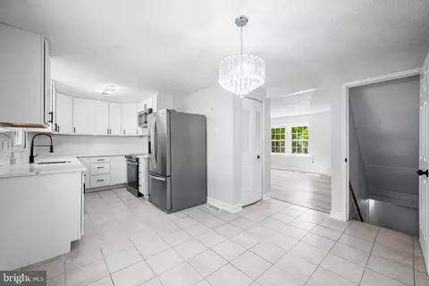 20 Farmcrest Ct, Silver Spring, MD 20905 photo 7