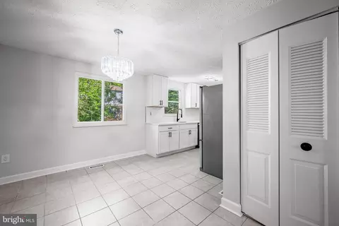 20 Farmcrest Ct, Silver Spring, MD 20905 photo 6
