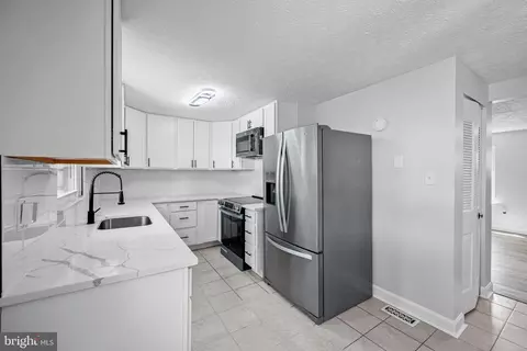 20 Farmcrest Ct, Silver Spring, MD 20905 photo 8