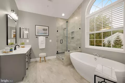 Bath - 15931 Woods Center Rd, Silver Spring, MD 20906 photo 7 of 8