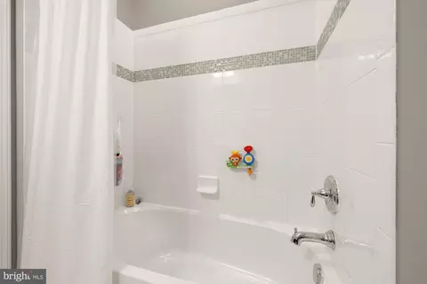Bath - 15931 Woods Center Rd, Silver Spring, MD 20906 photo 4 of 8