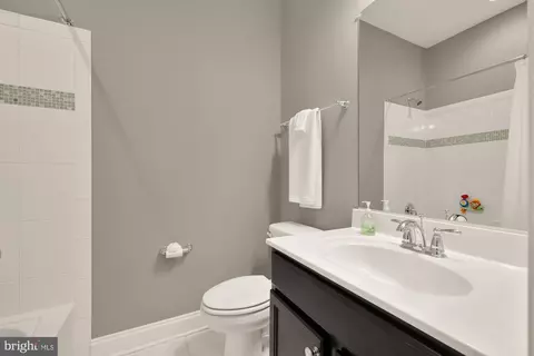 Bath - 15931 Woods Center Rd, Silver Spring, MD 20906 photo 3 of 8