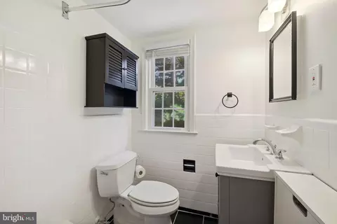 8203 Grubb Rd #201, Silver Spring, MD 20910 photo 15