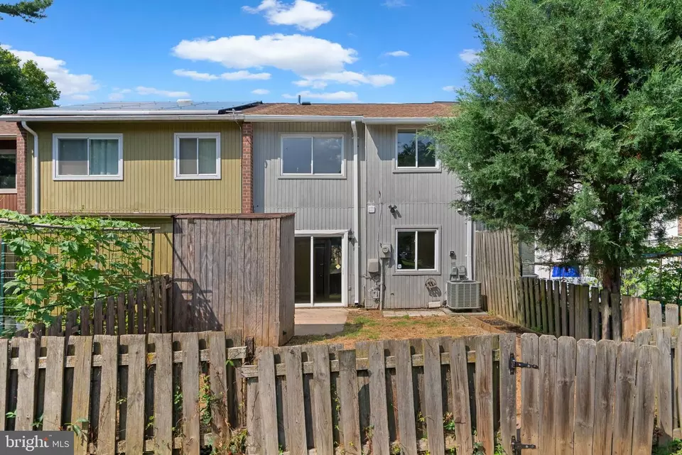 Exterior - 9512 Tippett Ln, Montgomery Village, MD 20886 photo 3 of 4