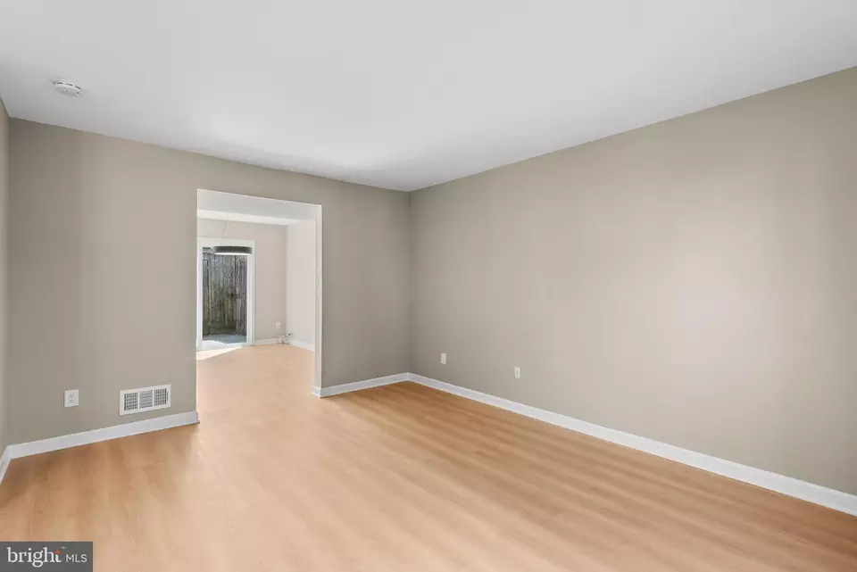 Living - 9512 Tippett Ln, Montgomery Village, MD 20886 photo 1 of 4