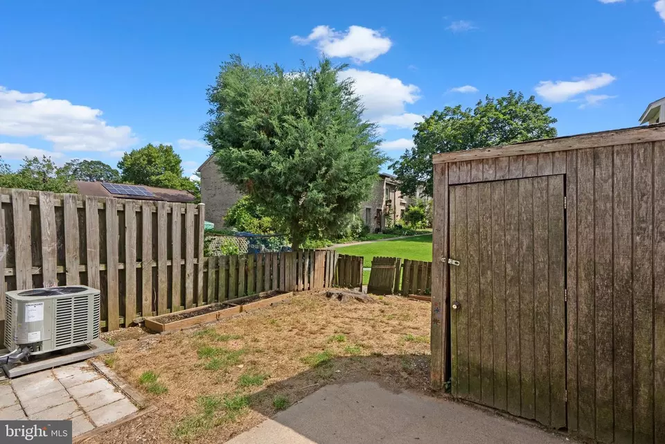 Exterior - 9512 Tippett Ln, Montgomery Village, MD 20886 photo 2 of 4