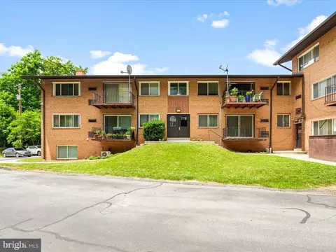 17 Water St #17, Gaithersburg, MD 20877