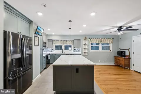 15142 Fairlawn Ave, Silver Spring, MD 20905 photo 2