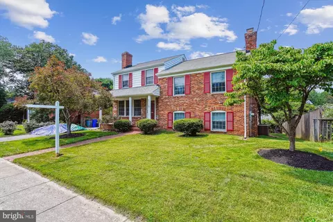 8710 Lowell St, Bethesda, MD 20817