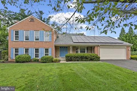 6 Thorburn Ct, Gaithersburg, MD 20878