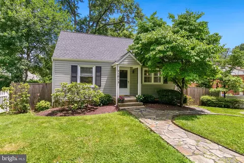 11015 Glueck Ln, Kensington, MD 20895