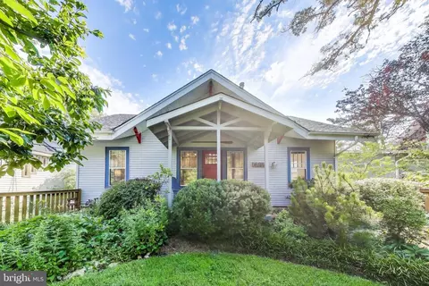 7017 Woodland Ave, Takoma Park, MD 20912