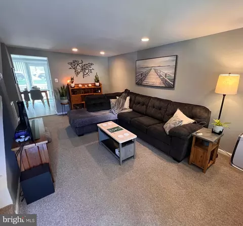 20510 Strath Haven Dr, Montgomery Village, MD 20886