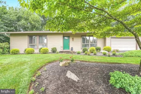 217 Pewter Ln, Silver Spring, MD 20905 photo 2
