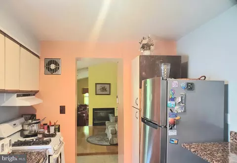 1514 Oakview Dr, Silver Spring, MD 20903 photo 5