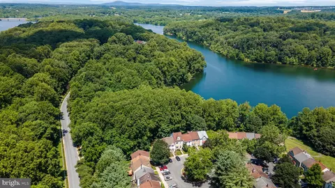 39 Lake Park Ct #962, Germantown, MD 20874
