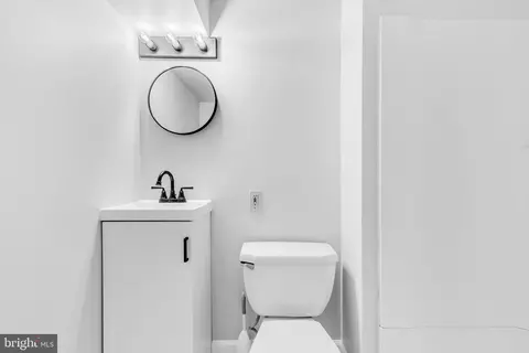 Bath - 305 Hamilton Ave, Silver Spring, MD 20901 photo 2 of 2
