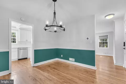 Entry Way - 305 Hamilton Ave, Silver Spring, MD 20901 photo 2 of 4